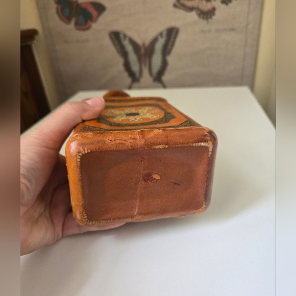 Vintahe Leather Wrapped Decanter - Picture 5 of 9